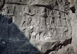 Fragment płaskorzeźb z komory A przedstawiający mistyczne zaślubiny boga burzy Teszuba i bogini matki ziemi, fot. Hepat